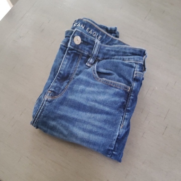 American Eagle Outfitters High Rise Blue Jeans - Picture 2 of 4